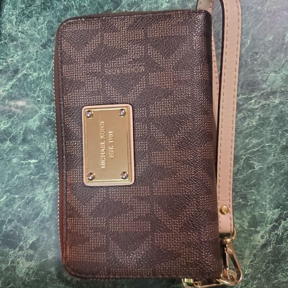 Brown Michael kors wristlet